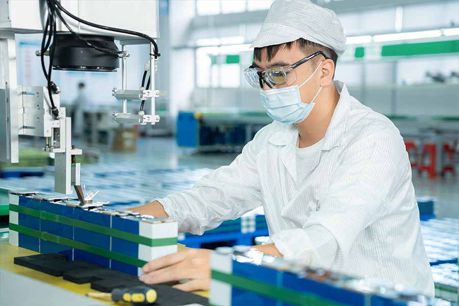 blueleph workers producing lithium batteries 03