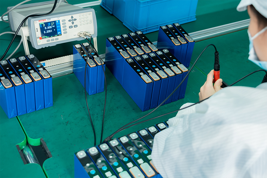 blueleph workers producing lithium batteries 05